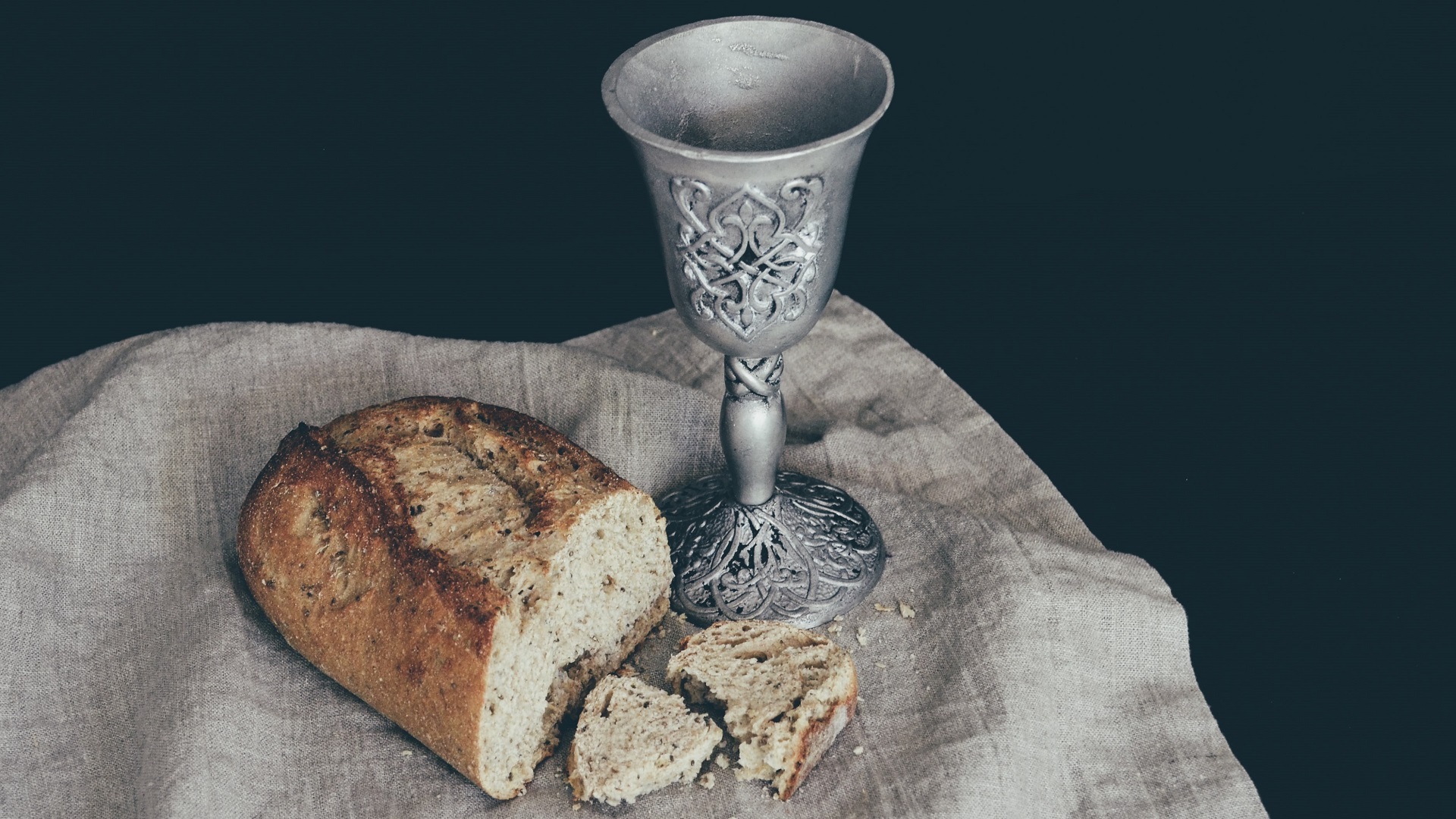 You are currently viewing Holy Communion Brings Healing, Part One: Eating With Jesus